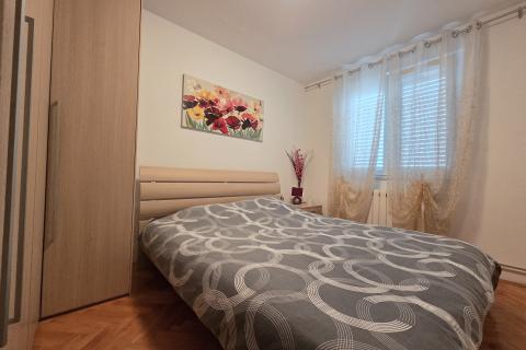 Rijeka, &Scaron;kurinje, Trosoban stan s balkonom, 84m2