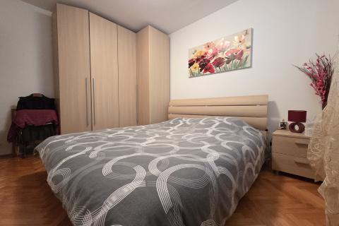 Rijeka, &Scaron;kurinje, Trosoban stan s balkonom, 84m2