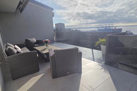 Rijeka, Turnić, trosoban stan - luksuzna oaza s pogledom na more