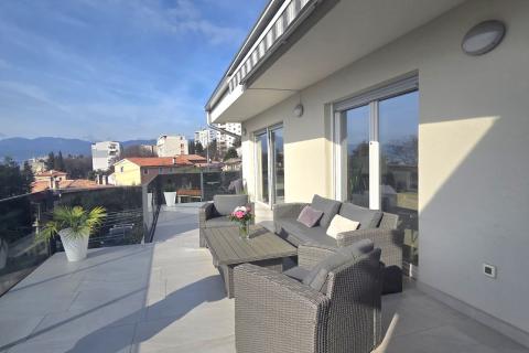 Rijeka, Turnić, trosoban stan - luksuzna oaza s pogledom na more