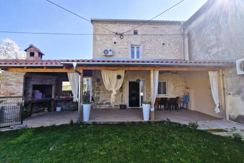 Istra, Barban, Hrboki - kamena kuća s bazenom 100 m2