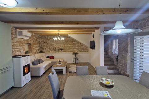 Istra, Barban, Hrboki - kamena kuća s bazenom 100 m2