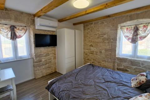 Istra, Barban, Hrboki - kamena kuća s bazenom 100 m2