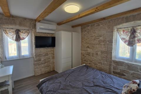 Istra, Barban, Hrboki - kamena kuća s bazenom 100 m2