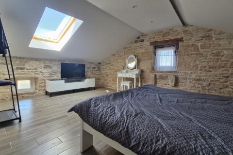 Istra, Barban, Hrboki - kamena kuća s bazenom 100 m2