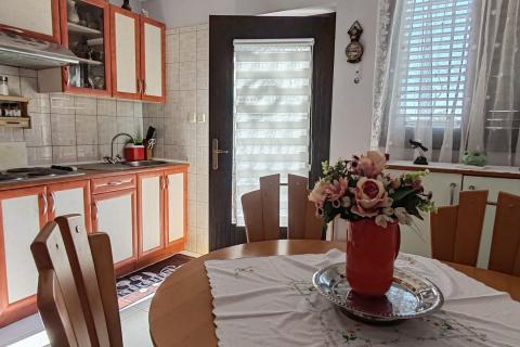 Rijeka, Zamet - dvije stambene jedinice s okućnicom