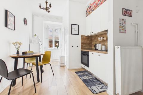 Zagreb, Donji Grad - mali stan 36 m2, tramvaj zona, vrt