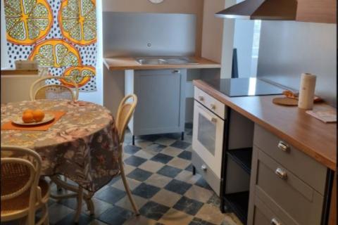 Zagreb, Donji grad - trosoban stan 76 m2, tramvaj zona, parking