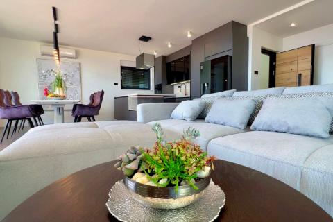 Flat/Appartement Ičići, Opatija - Okolica, 150m2