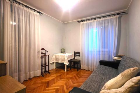 Istra,Brtonigla-Kamena istarska kuća u centru,balkon,mansarda