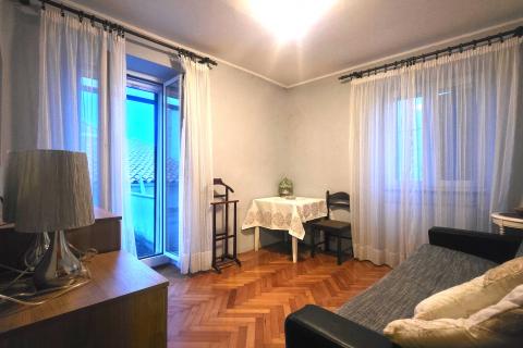 Istra,Brtonigla-Kamena istarska kuća u centru,balkon,mansarda