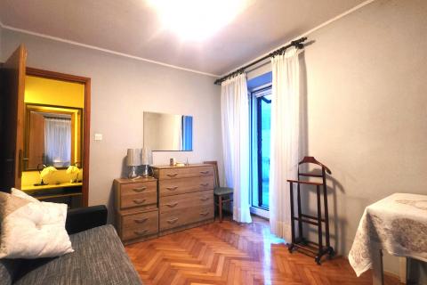 Istra,Brtonigla-Kamena istarska kuća u centru,balkon,mansarda