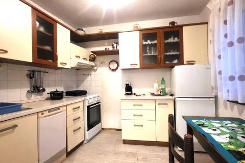 Istra,Brtonigla-Kamena istarska kuća u centru,balkon,mansarda