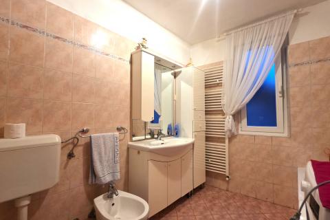 Istra,Brtonigla-Kamena istarska kuća u centru,balkon,mansarda