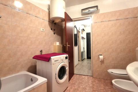 Istra,Brtonigla-Kamena istarska kuća u centru,balkon,mansarda