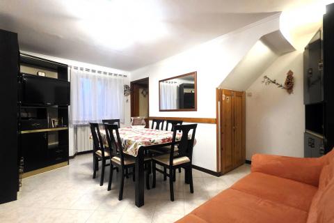 Istra,Brtonigla-Kamena istarska kuća u centru,balkon,mansarda