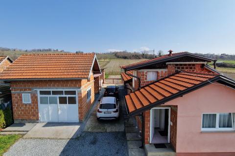 POPOVAČA, Veliko brdo-samostojeća kuća sa imanjem