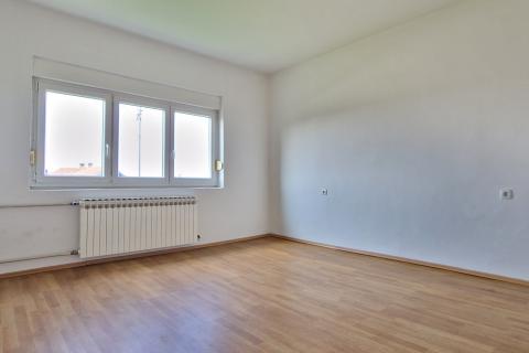 POPOVAČA, Veliko brdo-samostojeća kuća sa imanjem