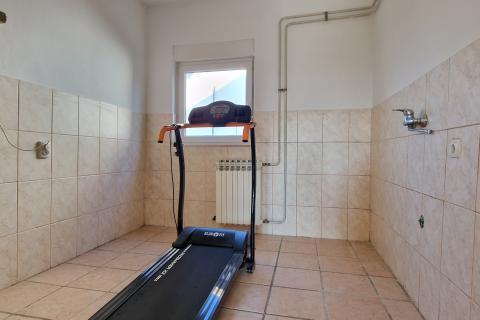 POPOVAČA, Veliko brdo-samostojeća kuća sa imanjem