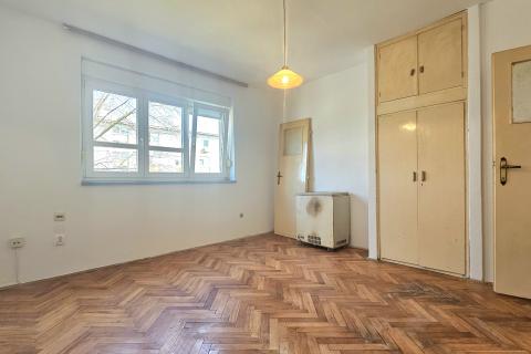 Zagreb, Trnsko - stan s odvojenom spavaćom sobom