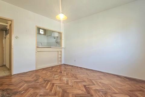 Zagreb, Trnsko - stan s odvojenom spavaćom sobom