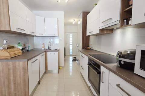 Tre&scaron;njevka, Rude&scaron; | Moderna obiteljska kuća, parking, garaža, grill - 235m&sup2; 