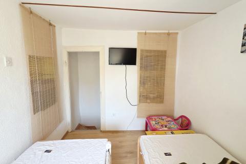 Krk, Omi&scaron;alj | Autentična kamena kuća s 2 spavaće sobe, terasa  