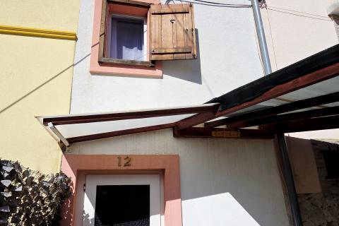 Krk, Omi&scaron;alj | Autentična kamena kuća s 2 spavaće sobe, terasa  