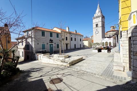 Krk, Omi&scaron;alj | Autentična kamena kuća s 2 spavaće sobe, terasa  