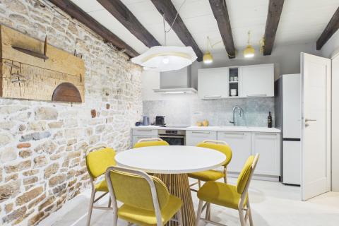 Istra, Bale - predivna nova kuća u starom gradu