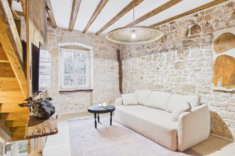 Istra, Bale - predivna nova kuća u starom gradu