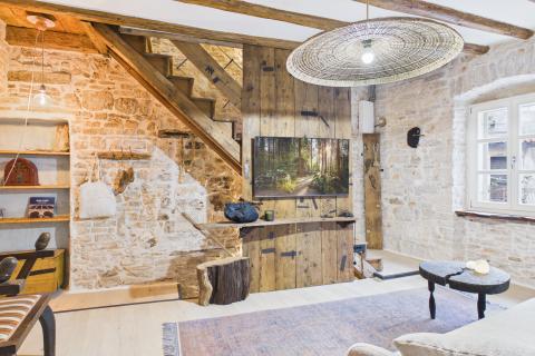 Istra, Bale - predivna nova kuća u starom gradu