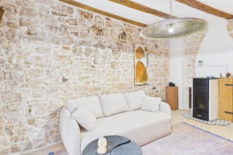 Istra, Bale - predivna nova kuća u starom gradu