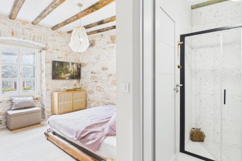 Istra, Bale - predivna nova kuća u starom gradu