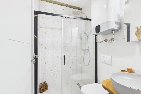 Istra, Bale - predivna nova kuća u starom gradu