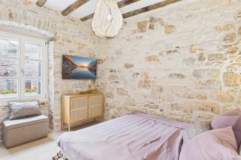 Istra, Bale - predivna nova kuća u starom gradu