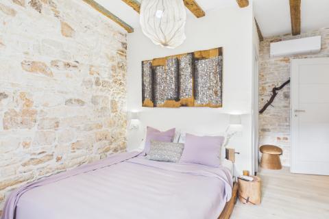 Istra, Bale - predivna nova kuća u starom gradu