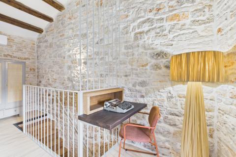 Istra, Bale - predivna nova kuća u starom gradu