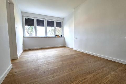 Istra, Umag centar- renoviran stan s pogledom na more