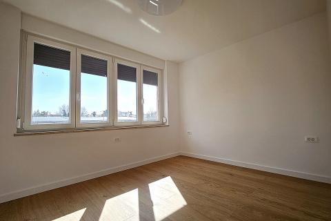 Istra, Umag centar- renoviran stan s pogledom na more