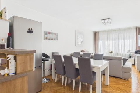 Tre&scaron;njevka, Rude&scaron; | Moderna obiteljska kuća, parking, garaža, grill - 235m&sup2; 