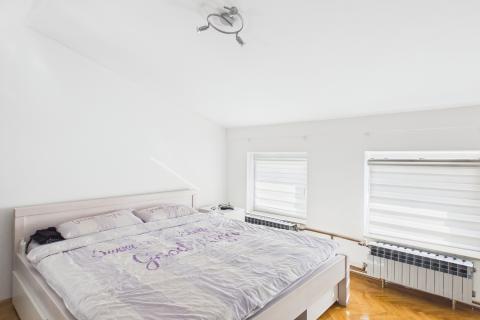 Tre&scaron;njevka, Rude&scaron; | Moderna obiteljska kuća, parking, garaža, grill - 235m&sup2; 