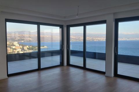 Opatija - penthouse s krovnim bazenom i prekrasnim pogledom na Kvarner