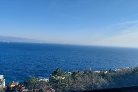 Opatija - penthouse s krovnim bazenom i prekrasnim pogledom na Kvarner