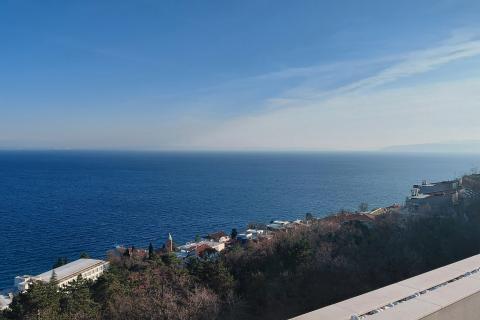 Opatija - penthouse s krovnim bazenom i prekrasnim pogledom na Kvarner