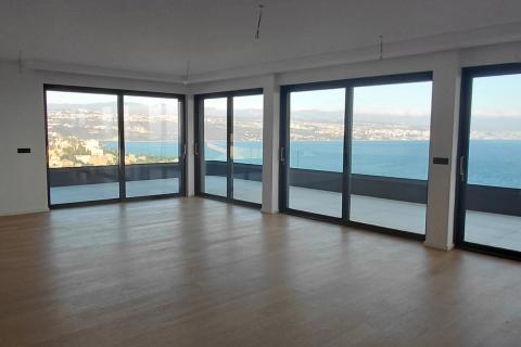 Opatija - penthouse s krovnim bazenom i prekrasnim pogledom na Kvarner