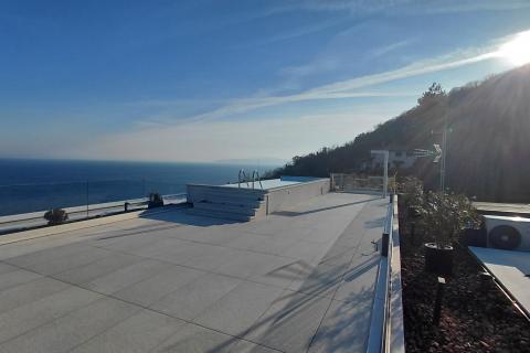 Opatija - penthouse s krovnim bazenom i prekrasnim pogledom na Kvarner