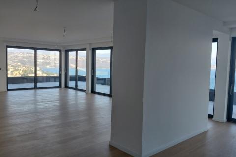 Opatija - penthouse s krovnim bazenom i prekrasnim pogledom na Kvarner