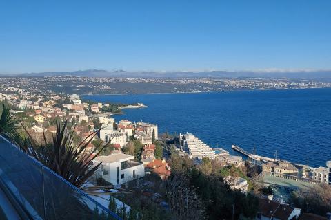 Opatija - luksuzni stan s vlastitim bazenom i panoramskim pogledom na Kvarner