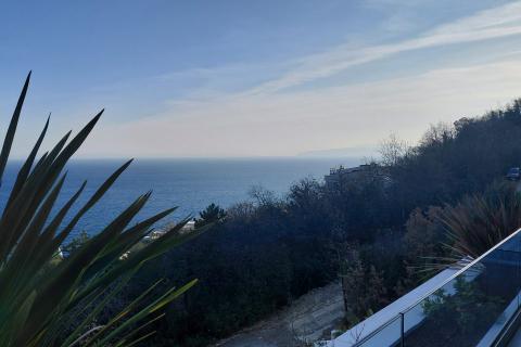 Opatija - luksuzni stan s vlastitim bazenom i panoramskim pogledom na Kvarner